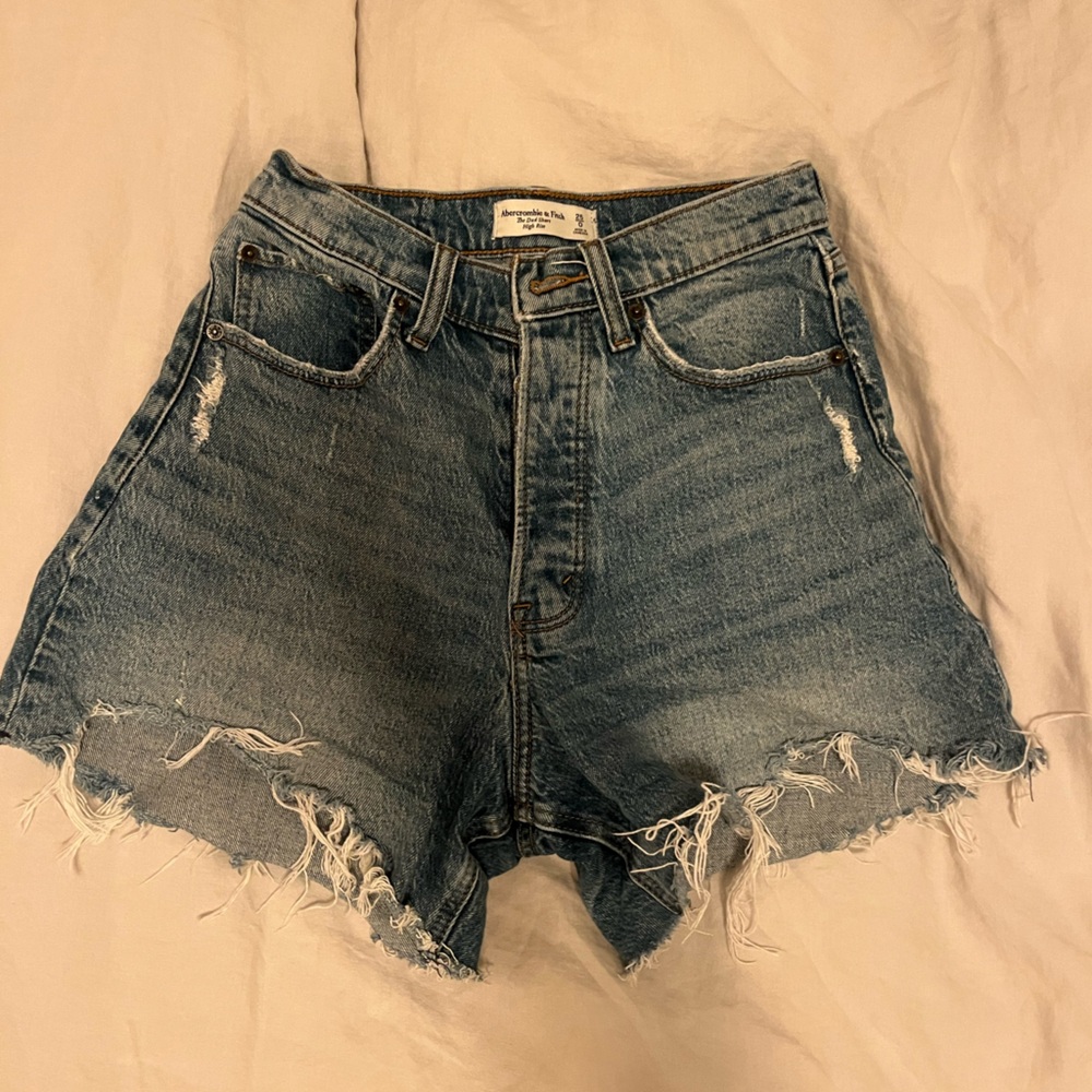 Abercrombie Jean Shorts. The dad short high rise. Curve love. Size 25